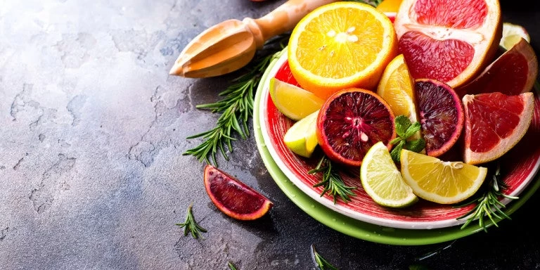 Δοκιμάστε αυτές τις 7 τροφές αν υποφέρετε από εποχιακές αλλεργίες